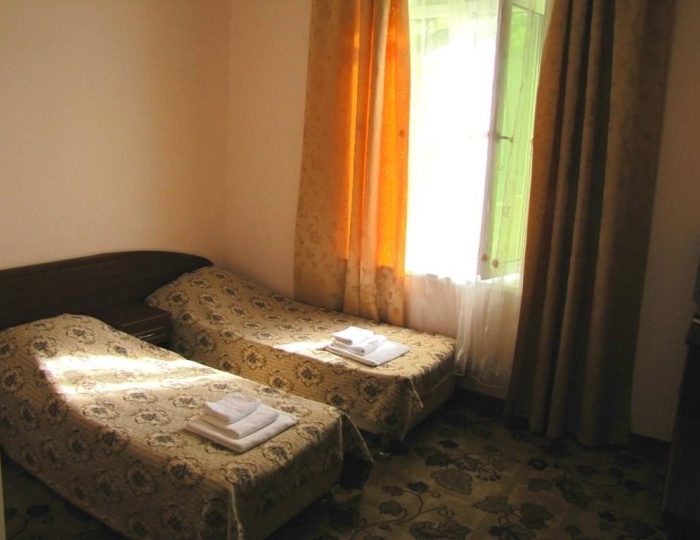 Номер стандарт с 2 односпальными и 1 двуспальной кроватью - Курортный комплекс «Гагрипш» Гагра