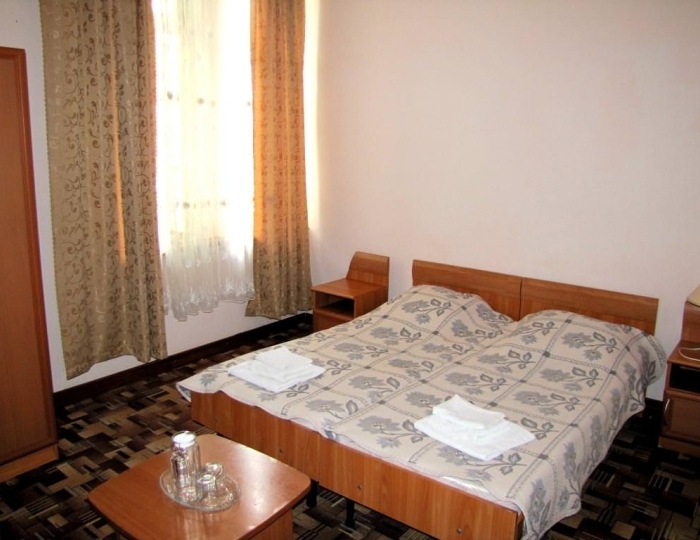 Номер стандарт с 2 односпальными и 1 двуспальной кроватью - Курортный комплекс «Гагрипш» Гагра