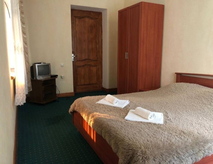 Номер стандарт с 1 односпальной и 1 двуспальной кроватью - Курортный комплекс «Гагрипш» Гагра